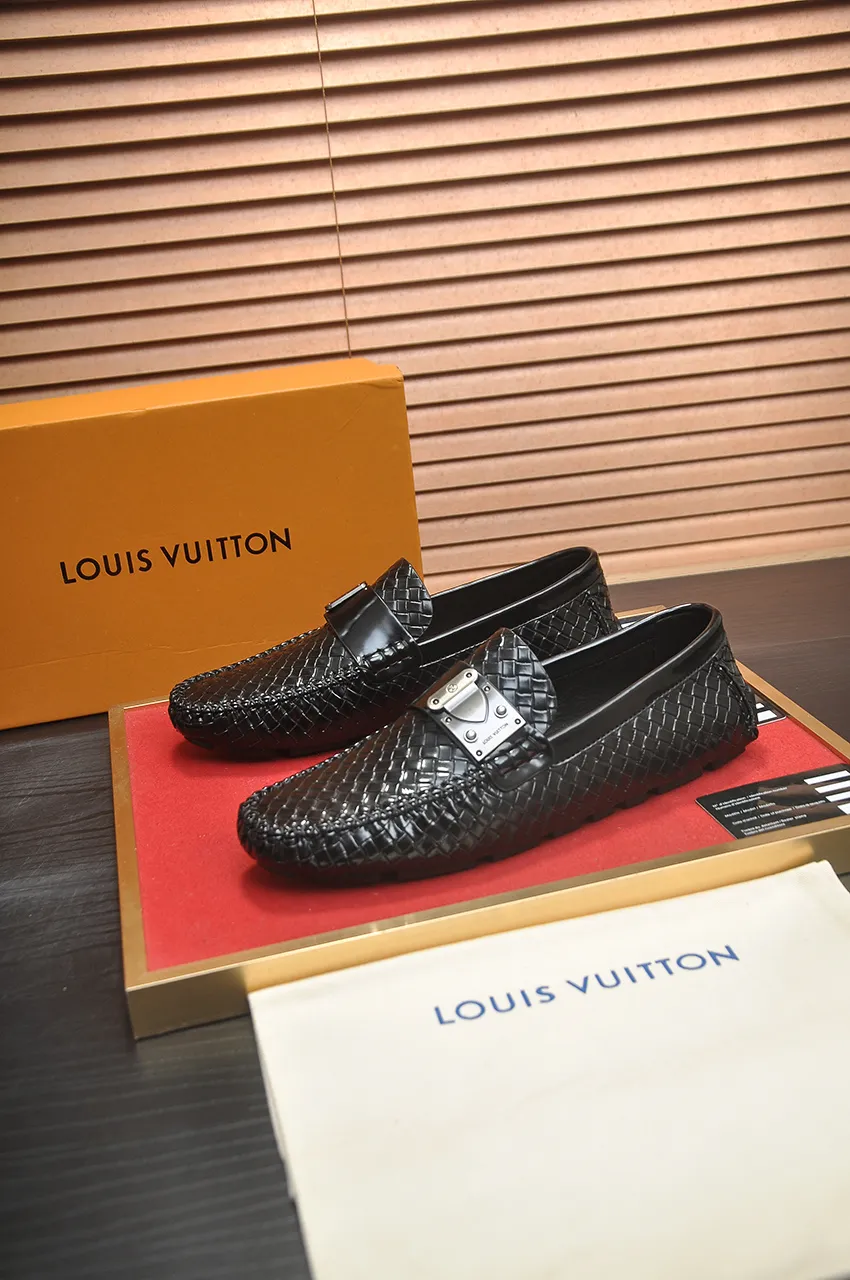 Men's men's shoes💰460💶 [LV Doudou shoes] (water-dyed cowhide lining) new model is on the market, available on the official website. The new Doudou shoes are processed into single-color materials, and the uppers are made of imported woven cowhide material. The body of the shoe is fully hemmed with mark thread, and is lined with imported original cowhide leather. The elegant shoe shape is super suitable for all-matching, and the size is 38-44.